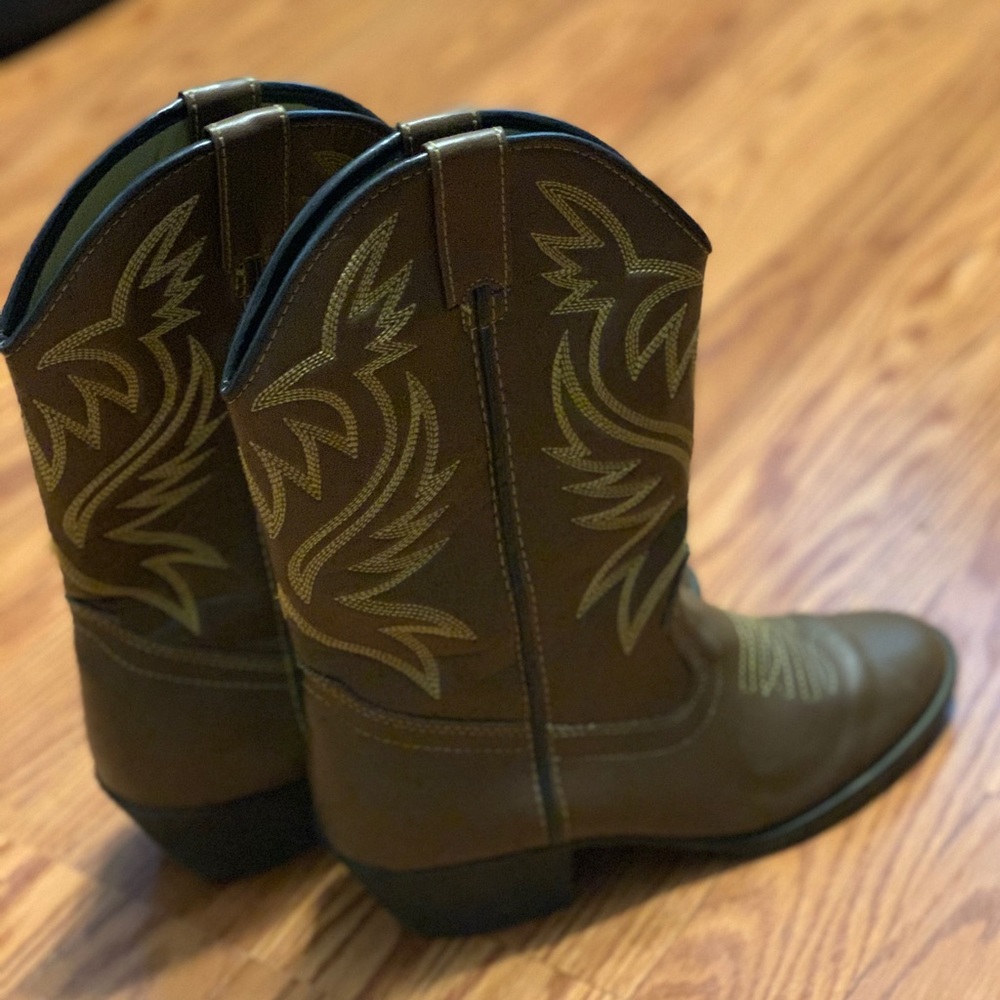 Brown cowboy boot, boy youth size 5